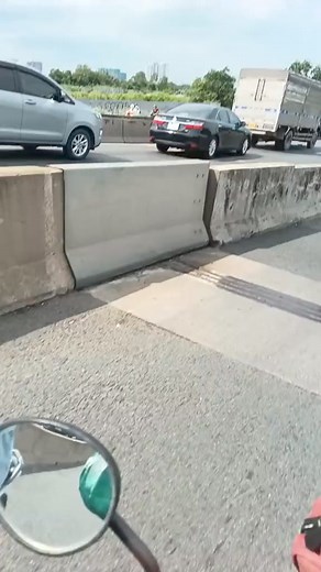 323K views · 1.1K reactions | Cầu Phú Mỹ từ Q7 qua Q2 Xe Tải mất...