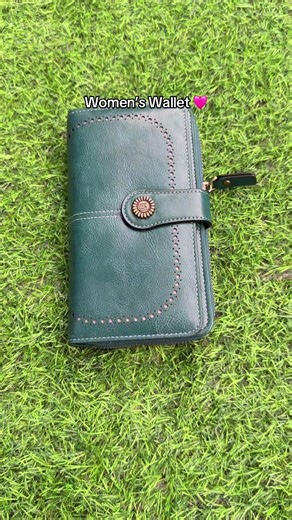Stylish Women’s Wallet with Zipper and Card Slots
