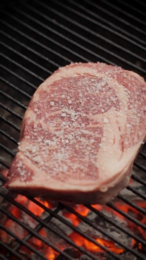 234K views · 17K reactions | Rib Eye con pasta de ajo y chiltepín 數 #recetas #reels #ribeye #steak #wagyu | Munchies Lab | Facebook