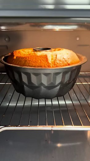 59K views · 818 reactions | الكيكة اليومية اللي كنقلبوا عليها كاملين ريحتها كتشم من رأس الدرب طالعة وخفيفة.... | مطبخ حليمة الفيلالي Cuisine Halima Filali | Facebook