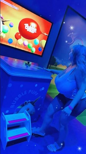 Wasnt working at first, eventually got it! The #bounce was inevitable 😅#bouncy #balloon #inflation