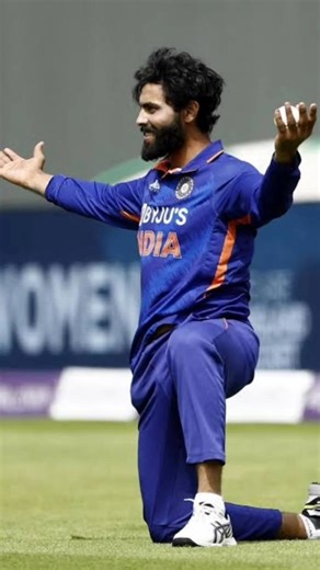 "Sandhu - Cricket Analysis & Stats" on Instagram: "Log sirf inki 125 Crore ki net worth aur farmhouse ke charche karte hain, par kya kisi ne inka wo ek-kamre ka ghar dekha hai jahan se ye safar shuru hua tha? 🏠💔 Ek watchman ke bete se lekar duniya ke Number 1 All-rounder banne tak ka safar asaan nahi tha. 17 saal ki umar mein apni Maa ko khone ke baad Sir Jadeja ne cricket chhodne ka mann bana liya tha, par unka sapna unhe rukne nahi diya. Aaj Nawab ki tarah jeete hain aur ghodo ka shauk rakht