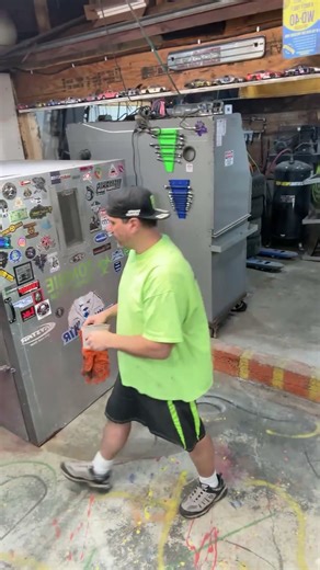 Live highlight - Powder Coating a Ducati tank