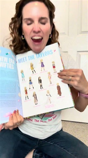 Taylor Swift + an I Spy book = the cutest gift ever! 💖🎤