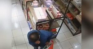 Bari, ruba nel negozio aperto da poco e i titolari postano il video del furto: «Paghi entro domenica o denunciamo» VIDEO