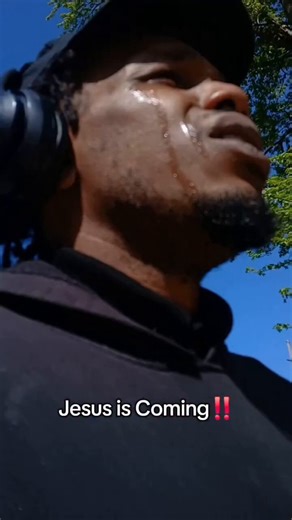 ✨️ " Salut tout le monde, je regarde juste le soleil dans le ciel et j'attends vraiment avec impatience le jour où Jésus-Christ reviendra et emmènera son Église chez lui.Sérieusement. J'en ai marre des transgressions. J'en ai marre des péchés. J'en ai marre des iniquités. J'en ai juste marre du monde, mec.Tu ne comprends pas, mec. Mon esprit pleure littéralement. Tu dois voir ça, je craignais de me filmer, mais tu dois voir le cœur du vrai peuple de Dieu. Mon cœur se brise en ce moment parce que
