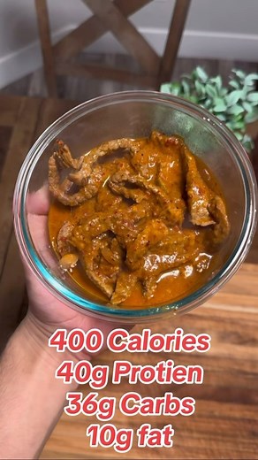 Jesus Duran on Instagram: "Bistec en chile rojo con frijoles y queso! This meal prep idea is probably my favorite thing to meal prep! The sauce is as authentic as it gets! Only de-seed the pouya and guajillo peppers. Roast all your peppers as well as your tomatillos. The peppers will be done quickly, but the tomatillos take around 8 minutes! Cut your steak into strips, season it with garlic salt and sauté it with half a yellow onion! Add your red sauce, let it simmer and throw a lid on it! Take 