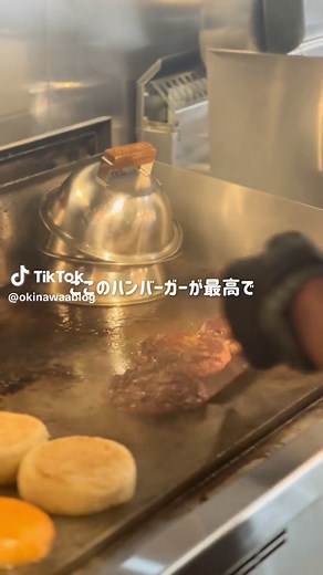 沖縄の肉肉しいハンバーガー体験