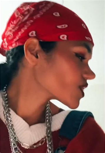 Quick chain dangle ⛓️ | chain dangle