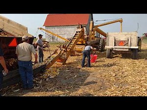 SHELLING CORN MINNEAPOLIS MOLINE 1210 JOHN DEERE 70 DIESEL
