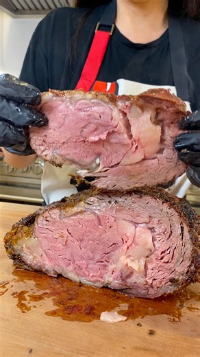 How to make Prime Rib for Beginners. Use this formula for cook time. For every pound multiply by 5 and cook at 500f degrees then turn off heat and leave in oven for 2 hours. Step one - salt the prime rib and place uncovered in the refrigerator overnight. Step two - take out of the refrigerator for 2 hours and pat dry with a paper towel. Step three - trim some of the fat on top. Step four - tie tightly with kitchen twine. Step five - season generously and place on cooking rack. Step six - preheat