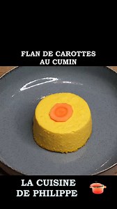 Hello tout le monde, aujourd'hui c'est flan de carottes au cumin 🥕 Ingrédients : 500 gr de carottes 20 cl de crème fraiche entière 25 cl de bouillon de volaille 4 oeufs 1 échalotes ou 1 petit oignon 1/2 cuillère à café de cumin 2 cuillères à soupe d'huile d'olive Sel/Poivre Temps de préparation : 30 min Temps de cuisson : 20 min pour les carottes 25 à 30 min à four 180°C pour les flans Hello tout le monde, aujourd'hui c'est flan de carottes au cumin 🥕 Ingrédients : 500 gr de carottes 20 cl de 