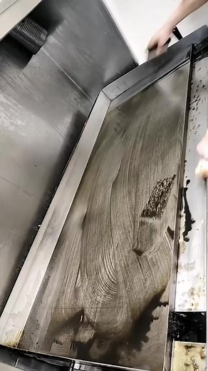 Effective Techniques for Cleaning Cooking Surfaces