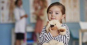 AVC de l’enfant : comment reconnaître les premiers symptômes pour réagir au plus vite ?