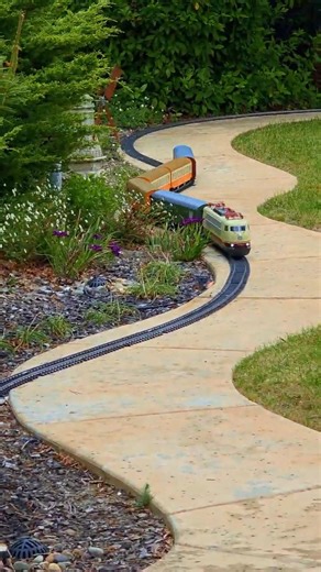 Full 360° garden train layout + DB BR103 🚂 #TrainShorts #ModelTrains