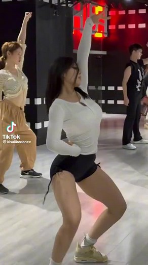 Sultry Latina Twerks and Teases in Sexy Dance Video