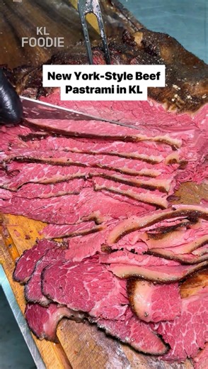 New York-Style Halal Beef Pastrami Sandwich PitBoy Bbq 📍PITBOYBBQ HQ, Bandar Bukit Puchong, Selangor Everyday 12pm-10.30pm 📍PITBOYBBQ , Mont Kiara, KL 5pm - 11.30pm (Closed on Monday) 📍PITBOYBBQ Tapak, Ampang, KL 6pm - 11.30pm (Closed on Monday) | KL Foodie