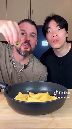Cheesy Buldak Ramen Recipe: How to Make Cheese Buldak Ramen