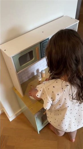 Discover the joy of playtime cooking with this Kitchen Corner Wooden Play Kitchen! #woodentoys