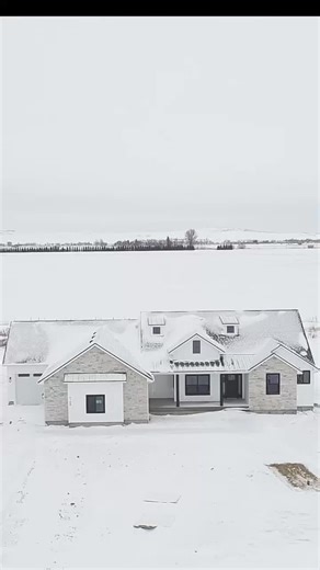 Dream Living in Southeast Idaho! 🏔️✨ There is nothing quite like seeing a vision come to life from the ground up! We are so proud to showcase this stunning custom build. From the modern farmhouse exterior to the high-end interior details, this home is a perfect example of what happens when quality craftsmanship meets personalized design. Ready to start your own custom journey? 🛠️ Don’t wait for the spring rush—contact us today to begin designing your dream home! 📞✨ #LibertyHomes #IdahoBuilder