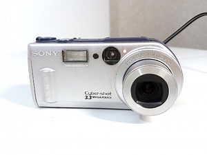 SONY Cyber-shot DSC-P1 Digital Camera