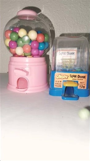 ASMR PLAYING SLAM DUNK GUMBALL CANDY MACHINE DISPENSER WITH LARGE GUMBALL CANDY'S #shorts