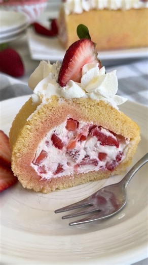 ✨Strawberry and Mascarpone Cream Cake Roll✨Let’s roll into strawberry season with this picture-perfect summer dessert made with fresh strawberries blended in a delicate mascarpone cream and wrapped in a soft, spongy cake❤️🍓This dessert is quite perfect for your next summer dinner party, or why not?!? To celebrate your mom this coming Mother's Day🥰NEW recipe on my website. Video recipe coming up 😘INGREDIENTSFor the strawberries:* 10 oz (285 g) fresh strawberries, plus more to decorate* 1 lemon