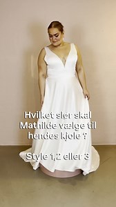 Hvilket slør skal Mathilde vælge til hendes kjole? Slør 1,2 eller 3?👰🏼 Et slør er meget mere end blot et smukt tilbehør – det er det element, der skaber den røde tråd mellem kjolen og din personlige fortælling. 🤍✨ Sløret fuldender looket, tilføjer lethed, bevægelse og elegance og kan understøtte både kjolens detaljer og den stemning, du ønsker på din store dag. Uanset om du drømmer om et klassisk, romantisk eller moderne udtryk, kan det rette slør være med til at fortælle din helt egen histor