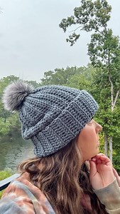 How to make your Pom Poms super fluffy!!! 🙌🩵 #crochet #crochetlove #crocheter #crochetaddict #crochetersofinstagram #crochetbeanie #crochettips #crochettipsandtricks #pompom #crochetlover #crochetallthethings | Okie Girl Bling'n'Things