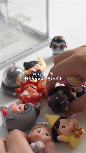 Smis-Kib ✳️ 'Kev' on Instagram: "ep 19 fg finds: white display ✨ @theofficial_fg it fits quite alot and I love that it's stackable too! ❤️ Among all the displays that I have tried to assemble, this one is the easiest! (seriously just clip it on) Another thing that I like is it's clean looking! They may have different sizes too! 💭What kind of figurine would you put inside this type of display?"