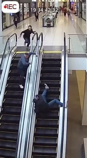 CCTV: Thief Gets Stuck Between Escalators During Handbag Escape