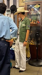 26K views · 709 reactions | #LookerStyleSpotted at BANAKÉ x Michelui Flea Market PAPAYA Studio สุขาภิบาล 5 #LookerStreetStyle #streetfashion #streetstyle #Menswear #Style #BangkokStreetStyle | Cheeze Looker | Facebook