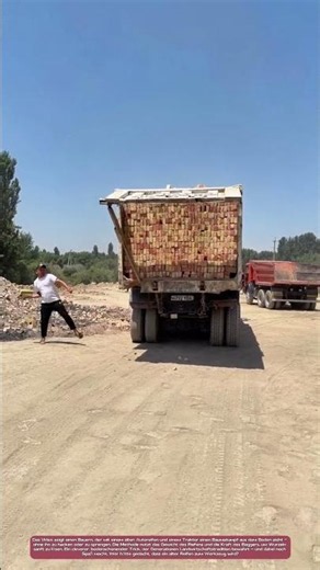 Ladung festzurren: Ein Steinmetz zeigt, wie man Ziegel sicher transportiert