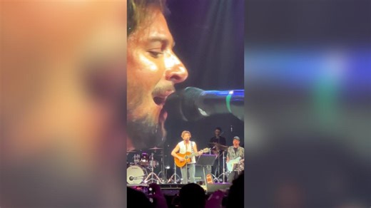 Así es la canción que Manuel Carrasco ha compuesto para las víctimas de la DANA: 'El pueblo salvando al pueblo y los de siempre sin hacerlo'