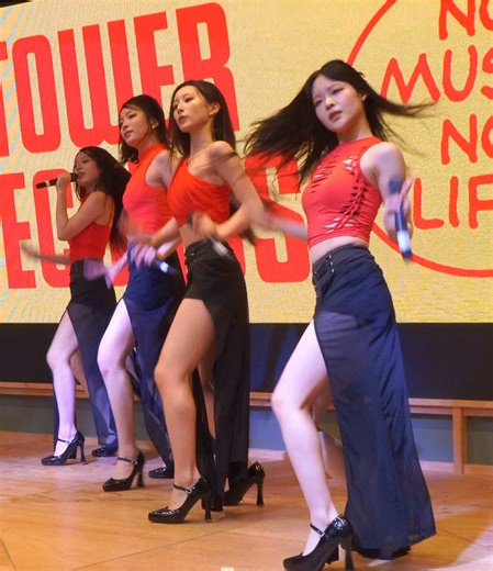 2FACE合唱「LOVE TONIGHT」ライブの模様