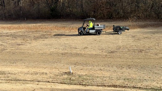 Not Just a Clean-Up... It’s Turf Protection. You might see the crew out there blowing leaves and think it’s just about making the course look tidy. But the truth is, this is critical preventative maintenance. Leaving a heavy layer of damp leaves on the course does three things we want to avoid: Traps Moisture: This invites disease. Blocks Sunlight: Even in December, the turf needs light. Weakens the Crown: The grass can't "breathe" properly if it's smothered. Every pass with the blower is an inv