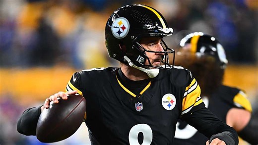 Aaron Rodgers re-enters game with cut on nose after being hit by Bills defensive end