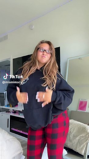 may (@miamimacy)’s videos with Swagg Talk - D4M $loan