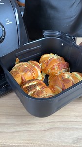 42K views · 386 reactions | This is definitely the best garlic bread in the world! Simple and quick to make! | Super Recipes | Facebook