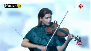 اقتحام ركح مهرجان ايام قرطاج السينمائية في حفل الاختتام اثناء عرض ياسمين عزيز .. في حركة تحسيسية حول #الحيوانات .. من مقدم سهرة الاختتام نجيب بلقاضي #JCC2021 | Sfaxien.net