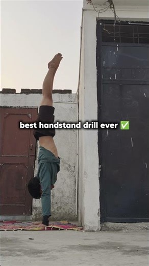 best handstand drill ever ✅🔥 #calisthenics #handstandhold #shorts