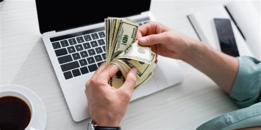 Some people earn a lot but aren’t rich – level 1 - News in Levels