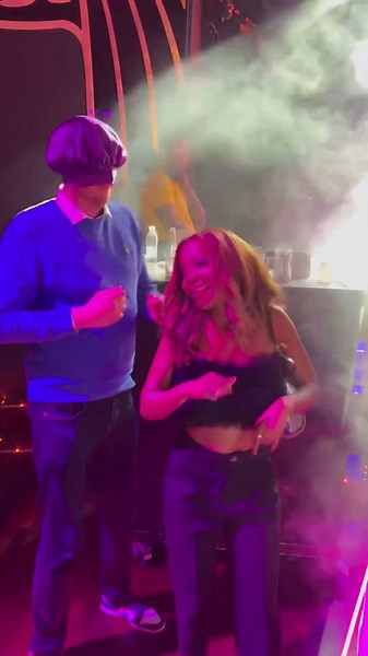 Är du svartsjuk som person? #komedi #humor #roligaklipp #parody #nightclub #dancing #funny #jelous