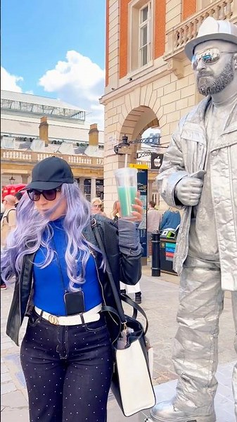 Always love to trick her around. #valentinethestatue #silvermanstatueofficial
