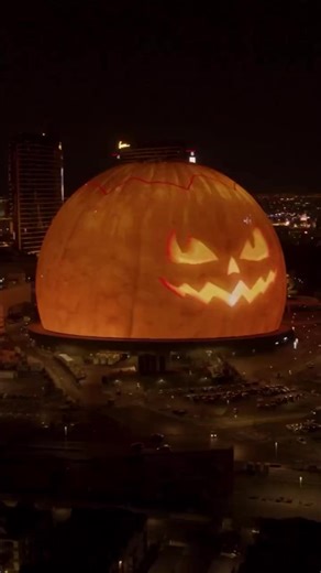 21K views · 254 reactions | Halloween Mode at Las Vegas !  spherevegas  Halloween - Takinov | Fubiz | Facebook