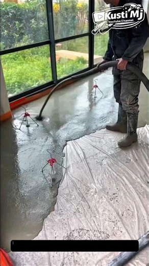 Modern Floor Leveling Technique – Smooth Concrete Finishing with Precision Control.
