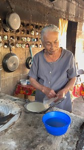 1.5M views · 19K reactions | Cocina de Rancho Tradicional 蝹䀘 Doña Antonia Román de Corral Quemado Mocorito, nos muestra cómo hacer las Tortillas de Maíz. | San Benito Mocorito | Facebook
