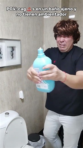 Cuando cagas en un baño ajeno 💩