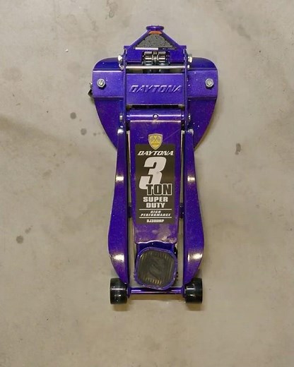 Daytona Floor Jack Setup & Use #shorts #harborfreight #garage