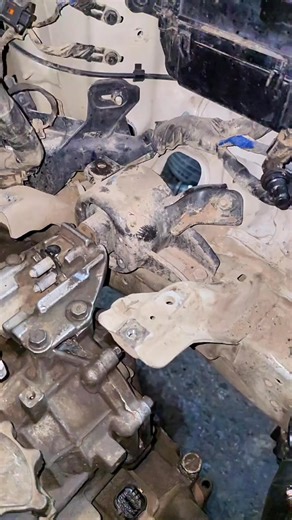 transmission mounting noise #auto #mechanic #AutomobileEngineering #carmechanics #drivingtips #gearbox #TransmissionSystem | Mechanical Tricks